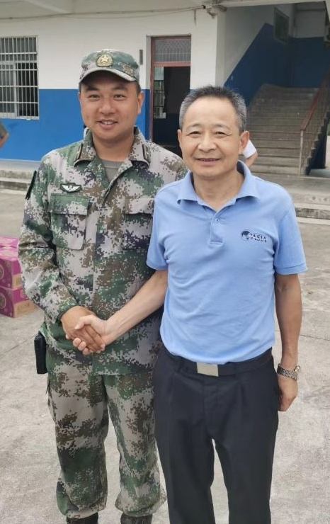 1595035982829658.jpg 握手.jpg