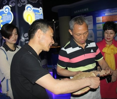 江西省農(nóng)業(yè)廳副廳長(zhǎng)萬國根蒞臨仙客來公司調(diào)研