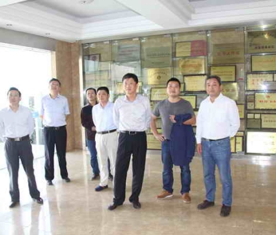 峽江縣商務(wù)考察團蒞臨仙客來公司考察