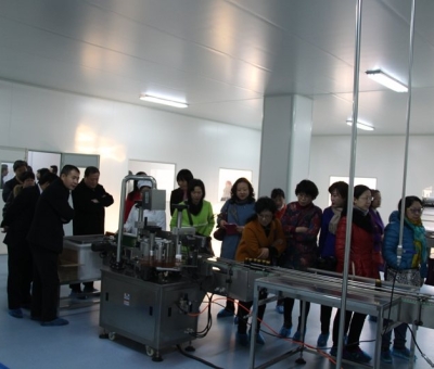 省農(nóng)業(yè)廳副廳長(zhǎng)程關(guān)懷、工會(huì)主席鄧付生一行蒞臨仙客來公司考察