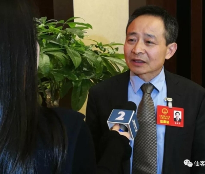 兩會(huì)上提了什么？這位人大代表再成各路媒體追逐焦點(diǎn)！