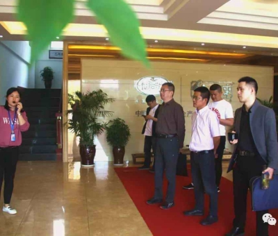 “堅(jiān)扶實(shí)業(yè)，造福人民”推動(dòng)食用菌產(chǎn)業(yè)升級(jí)！省發(fā)改委商價(jià)管理處領(lǐng)導(dǎo)蒞臨仙客來靈芝調(diào)研。