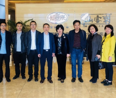 支持少數(shù)民族企業(yè)發(fā)展！延邊大學草仙藥業(yè)有限公司董事長李英姬蒞臨江西仙客來公司進行合作交流