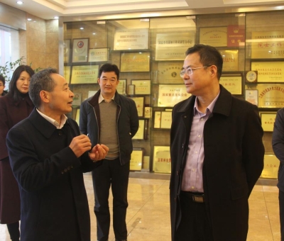 省稅務(wù)局領(lǐng)導(dǎo)送政策、送溫暖！為仙客來(lái)公司高質(zhì)量發(fā)展助力