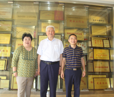 中共江西省委原書(shū)記舒惠國(guó)蒞臨仙客來(lái)公司考察指導(dǎo)