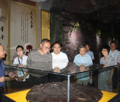 九江職業(yè)大學(xué)黨委書(shū)記，市教育局黨委書(shū)記、局長(zhǎng)熊穎蒞臨仙客來(lái)公司走訪調(diào)研