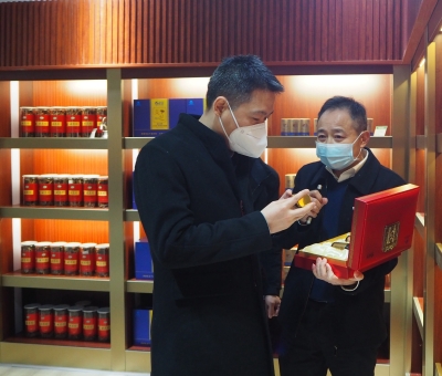 市委常委、市紀(jì)委書記熊明一行到仙客來(lái)公司走訪慰問(wèn)并調(diào)研食品安全工作